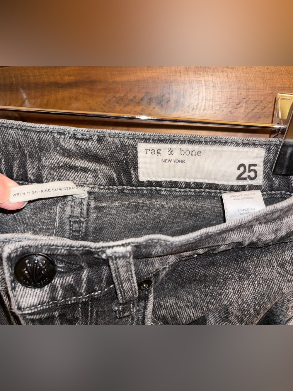 Rag & Bone Women’s Faded Black Slim Straight Jeans in Wren style. - Picture 2 of 2